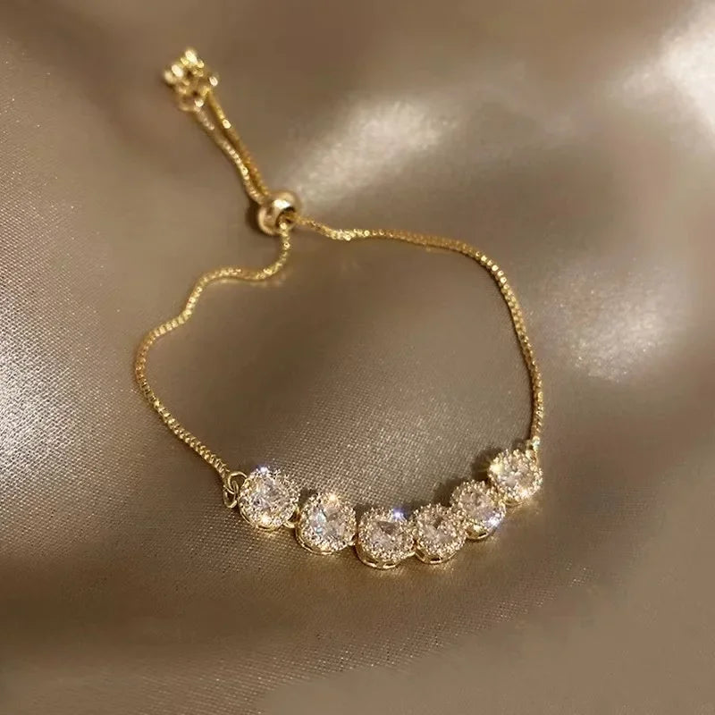 Beautiful and Versatile Pearl Love Women's Bracelet Set of 4 Ins, High Grade, Elegant and Fashionable Jewelry